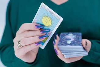 Confira as diferenças entre tarot e baralho cigano