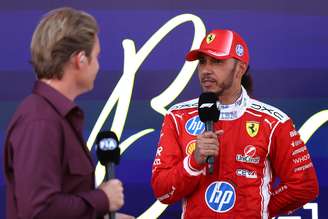 Nico Rosberg entrevistou Lewis Hamilton após a corrida