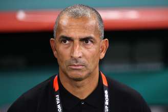 Sabri Lamouchi deixa a função após cinco partidas. Neste curto retrospecto, ele obteve somente uma vitória, um empate e acumulou três derrotas