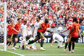 Romelu Lukaku comemora seu primeiro gol pela Bélgica contra o Egito na Copa
