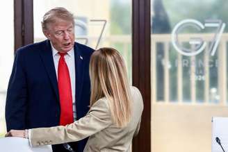 Trump e Meloni conversam durante cúpula do G7