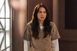 Adriana (Leticia Colin) fica presa durante seis anos