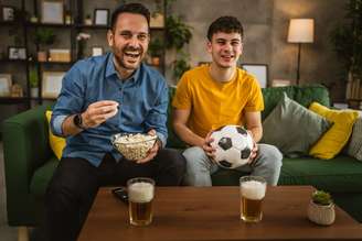 Não é preciso abrir mão dos alimentos que fazem parte da festa para manter uma alimentação equilibrada durante os jogos