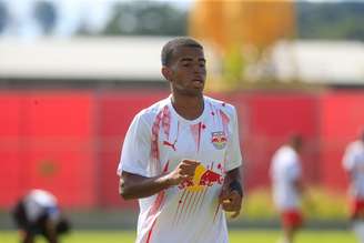 Na foto, Flávio Miguel, jogador do time sub-17 do Red Bull Bragantino. 