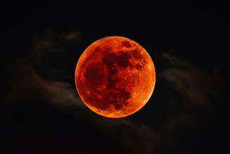 Na astrologia, os eclipses lunares são vistos como períodos de revelações, reflexões e recomeços