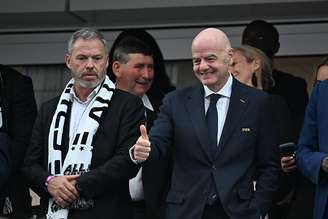 Presidente da FIFA, Gianni Infantino, em um camarote durante a partida entre Irã e Nova Zelândia, no Estádio de Los Angeles, na Copa