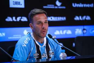 Grêmio explica motivo da saída de Arthur e reforça portas abertas para retorno — 