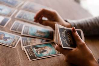 As previsões do tarot apontam movimentos importantes e convites à reflexão para todos os signos