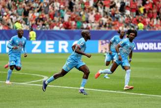 Yoane Wissa comemorando o primeiro gol do Congo na história das Copas do Mundo.