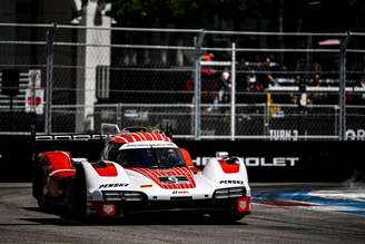 Porsche 963 durante o GP de Detroit pelo IMSA WeatherTech Sportscar Championship