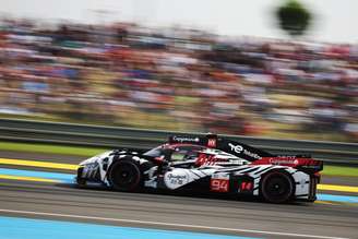 Peugeot 9x8 #94 de Loic Duval, Malthe Jakobsen e Théo Pourchaire durante as 24 Horas de Le Mans