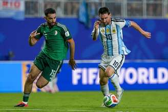 Partida entre Argentina e Argélia marcou estreia das seleções na Copa