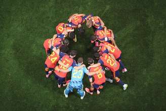 Jogadores da Espanha em reunião antes de partida contra Cabo Verde, pela Copa do Mundo de 2026 