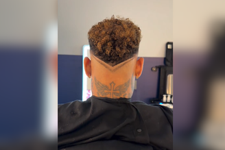 Neymar muda corte de cabelo pela 2ª vez na Copa após não viajar com a Seleção