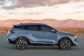 SUV prático com motor híbrido turbo e 7 anos de garantia. É um modelo de 2027 e faz 1.230 km com um tanque.