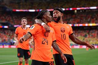 Memphis comemora gol da Holanda com Summerville