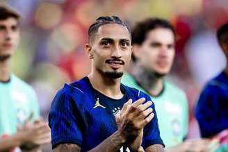 Raphinha, jogador de futebol, em campo