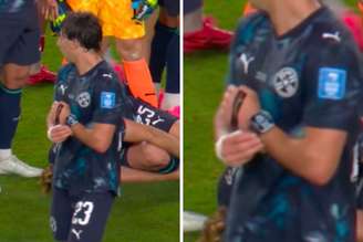 Matías Galarza saindo de fininho com o relógio do juiz