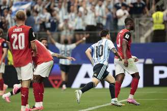 Lionel Messi celebra gol que deu o recorde histórico de gols em Copas –