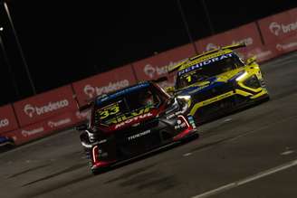 Piquet segura a pressão de Fraga e vence a corrida noturna da Bradesco Stock Pro Series em Cuiabá