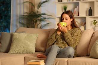 Os chás podem ser grandes aliados no inverno, especialmente no alívio de desconfortos causados por gripes e resfriados