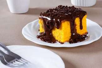Bolo de cenoura com chocolate fit.