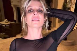 Britney Spears posa com figurino supostamente roubado