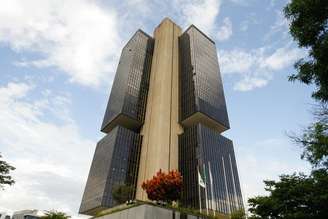 Copom afirmou que decisão de reduzir Selic para 14,25% é compatível com estratégia de convergência da inflação para ao redor da meta