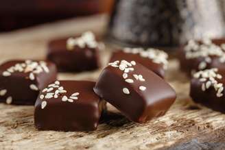 Entenda por que você sente vontade de comer doce após o almoço