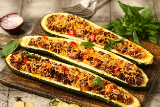 Abobrinha recheada com carne moída