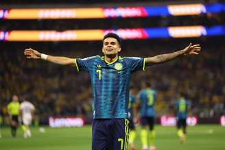 Luis Díaz, da Colômbia, celebrando seu gol contra o Uzbequistão. 