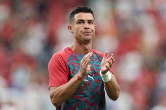 Cristiano Ronaldo no aquecimento antes de Portugal e Uzbequistão