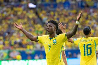 Vini Jr. comemora gol pela Seleção Brasileira