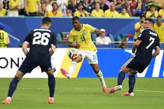 Rayan foi titular do Brasil na vitória sobre a Escócia