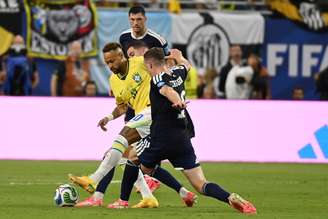 Neymar voltou aos gramados