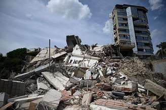 Edifícios destruídos após os terremotos na Venezuela
