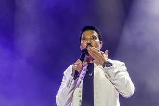 Lionel Richie no The Town 2025; músico precisou adiar shows nos EUA após mal-estar durante apresentação em 24 de junho