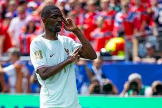 Ousmane Dembélé comemora gol pela França contra a Noruega na Copa do Mundo