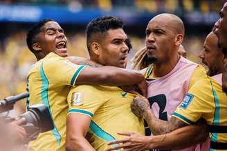 Brasil comemora gol contra o Japão