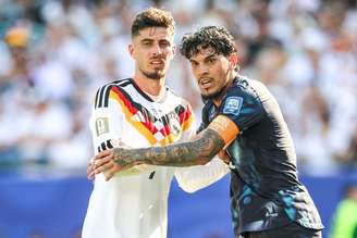 Havertz encara Gómez em jogo entre Alemanha e Paraguai