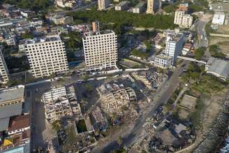 Vista aérea de Macuto, cidade litorânea na Venezuela fortemente afetada pelos terremotos