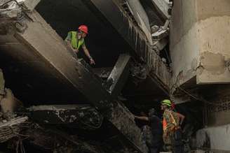 Cidade de Catia La Mar, em La Guaira, está em destroços após terremotos