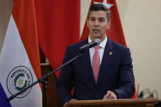 Santiago Peña durante discurso em cúpula no Paraguai