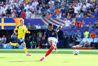 Mbappé marca na vitória da França sobre a Suécia