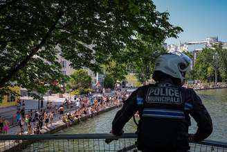 A França atravessa uma intensa onda de calor no início do verão, com previsão de temperaturas próximas a 40 graus Celsius em Paris