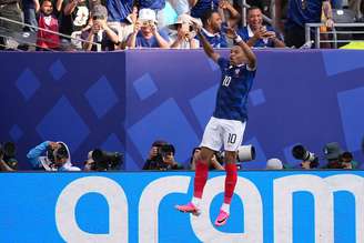 Mbappé comemora gol contra a Suécia; vitória por 3 a 0 colocou a equipe de Didier Deschamps nas oitavas de final da Copa do Mundo