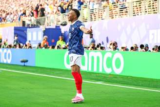 Mbappé brilhou pela França
