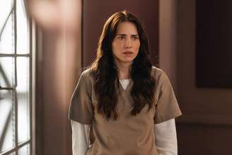 Adriana (Leticia Colin) fica presa durante seis anos