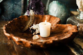 Mais do que afastar a inveja, os rituais energéticos convidam a olhar para si com mais presença e consciência