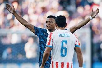 Mbappé em partida contra o Paraguai